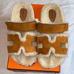 Hermès Tan Suede Sandals with Cream Shearling. Size 40.5